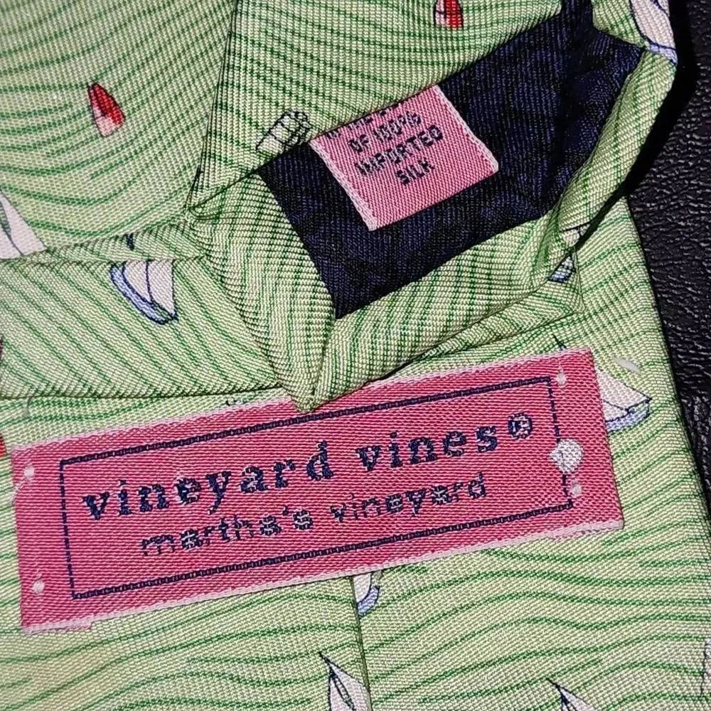 Vineyard Vines Mens Green Silk Sailboat Neck Tie‎